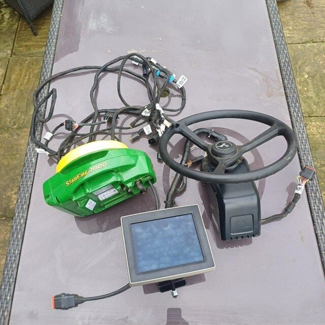 John Deere SF7000, 4240 screen + ATU300 wheel - Système de navigation pour Machine agricole: photos 2 John Deere SF7000, 4240 screen + ATU300 wheel - Système de navigation pour Machine agricole: photos 2