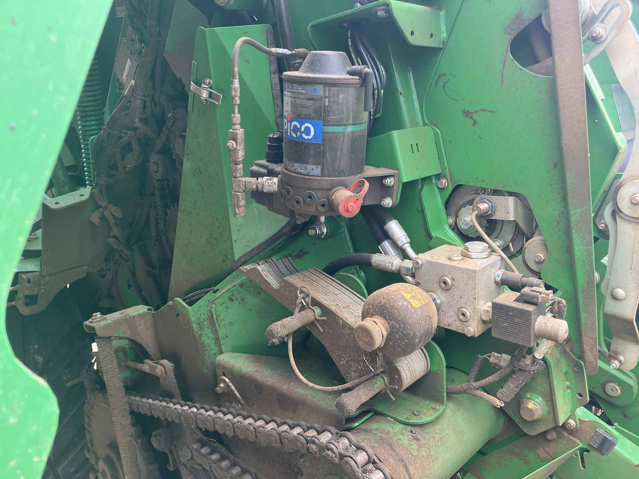 Matériel de fenaison John Deere V451R: photos 9