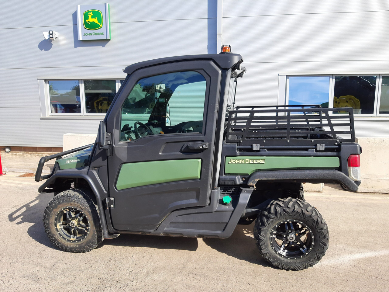 John Deere XUV865M - Quadricycle: photos 1 John Deere XUV865M - Quadricycle: photos 1