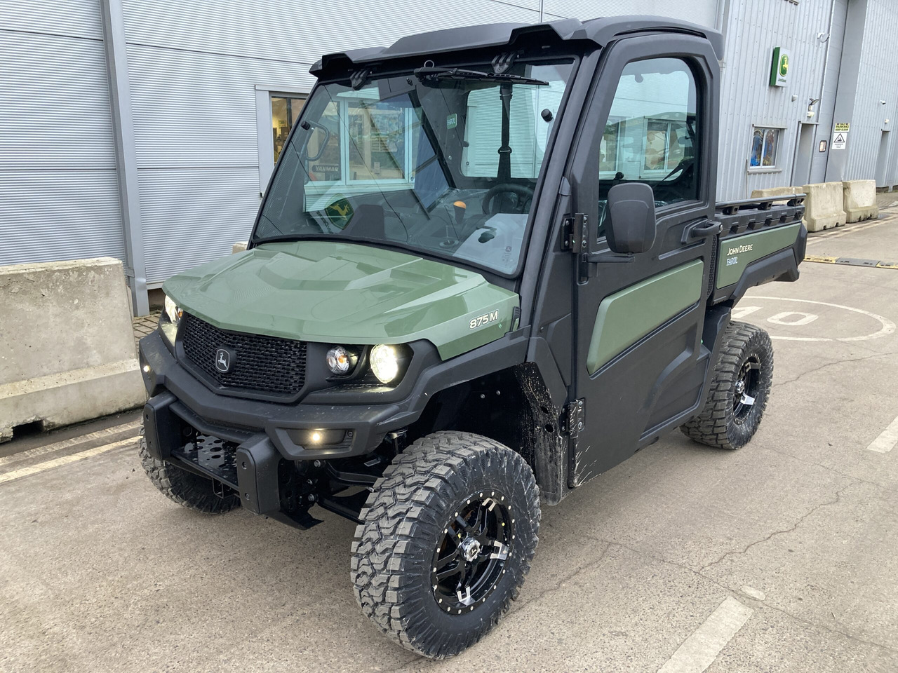 John Deere XUV875M Gator - Quadricycle: photos 1 John Deere XUV875M Gator - Quadricycle: photos 1
