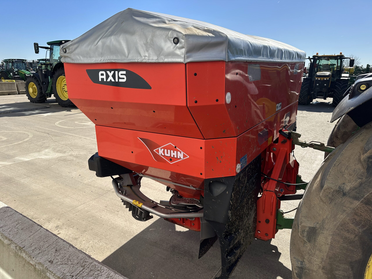 Kuhn Axis 40.2 M-EMC-W - Distributeur d'engrais: photos 5 Kuhn Axis 40.2 M-EMC-W - Distributeur d'engrais: photos 5