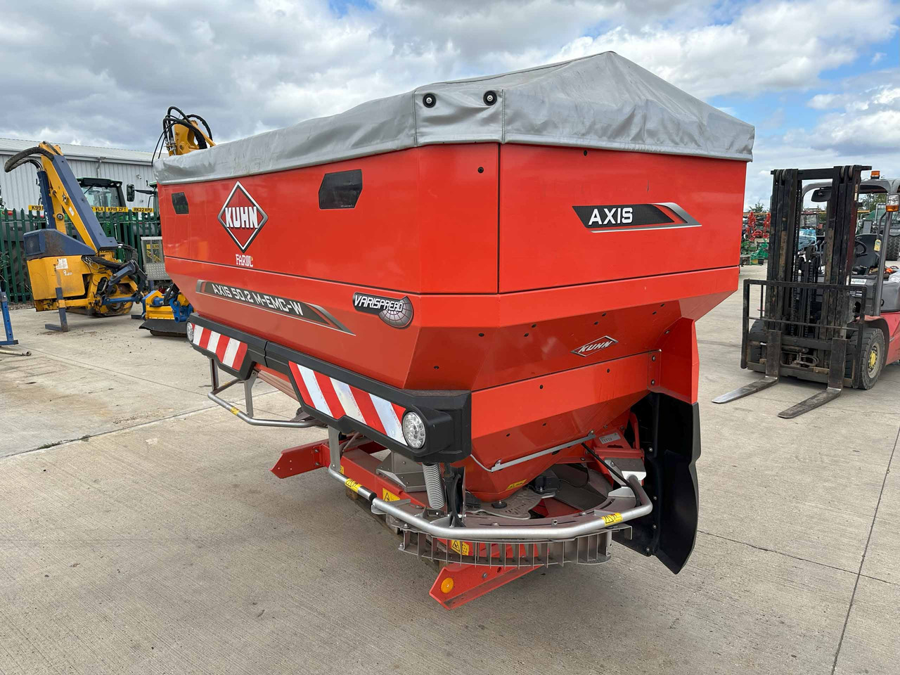 Kuhn Axis 50.2 M-EMC-W - Distributeur d'engrais: photos 2 Kuhn Axis 50.2 M-EMC-W - Distributeur d'engrais: photos 2
