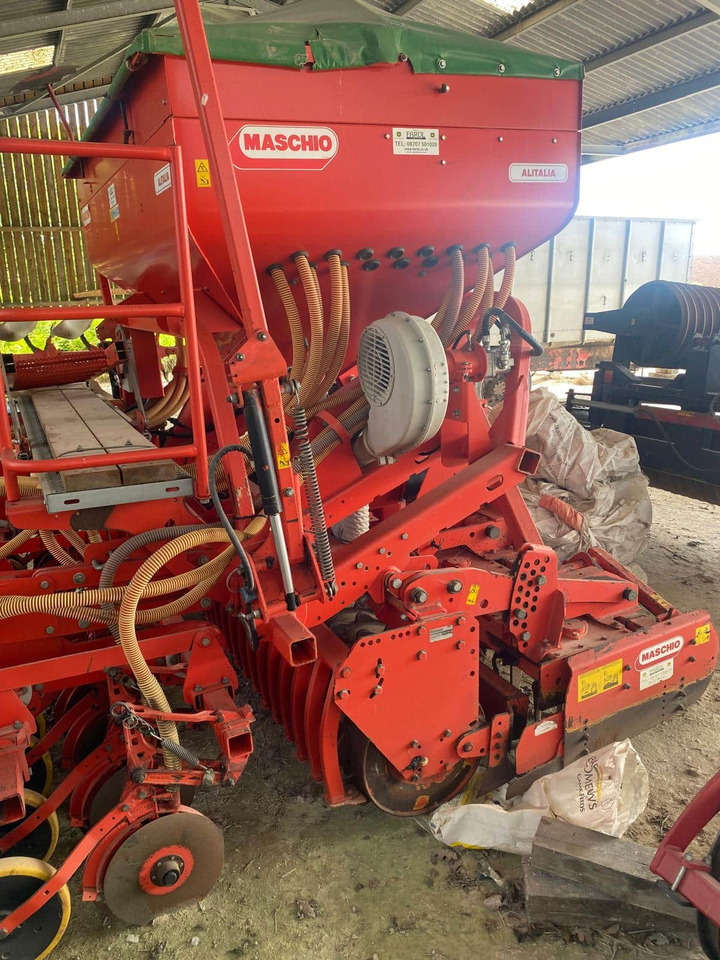 Maschio Alitalia 3mtr drill with 3mtr Power Harrow - Combiné de semis: photos 2 Maschio Alitalia 3mtr drill with 3mtr Power Harrow - Combiné de semis: photos 2