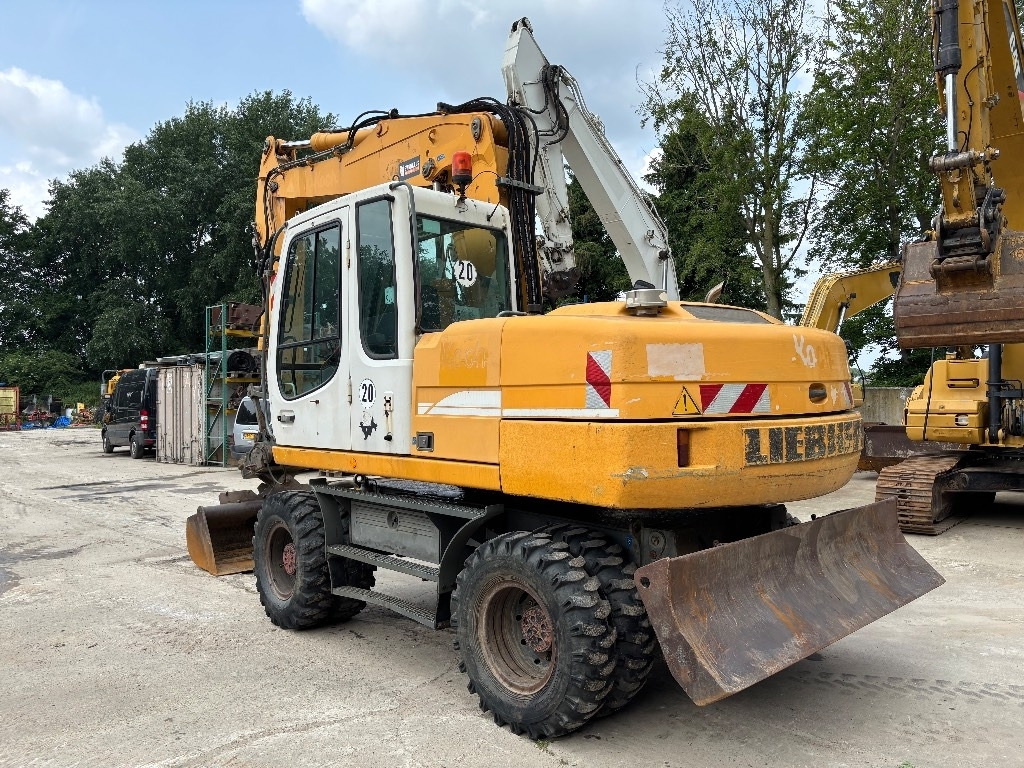 Liebherr A316 - Pelle sur pneus: photos 3 Liebherr A316 - Pelle sur pneus: photos 3