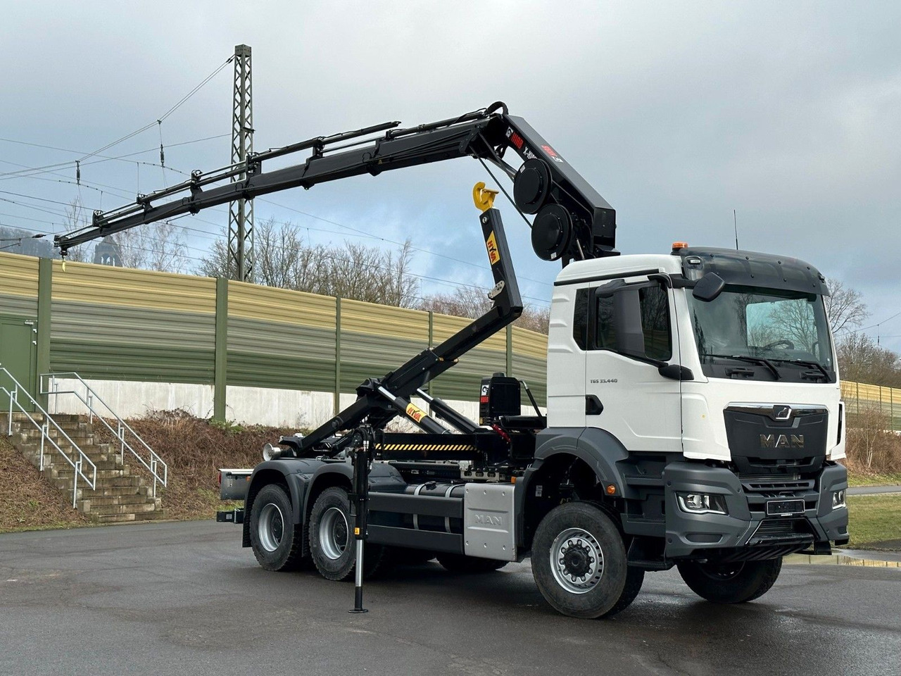 MAN TGS 33.440 6x6 BB Abrollkipper+Kran Hiab 228-6 - Camion ampliroll, Camion grue: photos 1 MAN TGS 33.440 6x6 BB Abrollkipper+Kran Hiab 228-6 - Camion ampliroll, Camion grue: photos 1