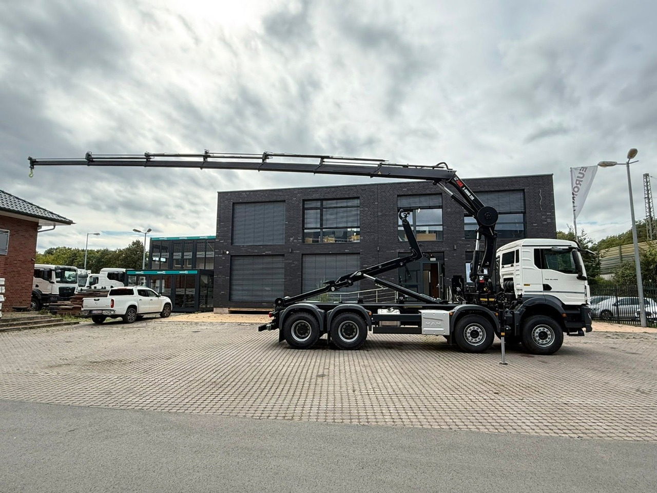 MAN TGS 35.480 8x4 Abrollkipper + Kran HIAB 228-6 - Camion ampliroll, Camion grue: photos 3 MAN TGS 35.480 8x4 Abrollkipper + Kran HIAB 228-6 - Camion ampliroll, Camion grue: photos 3