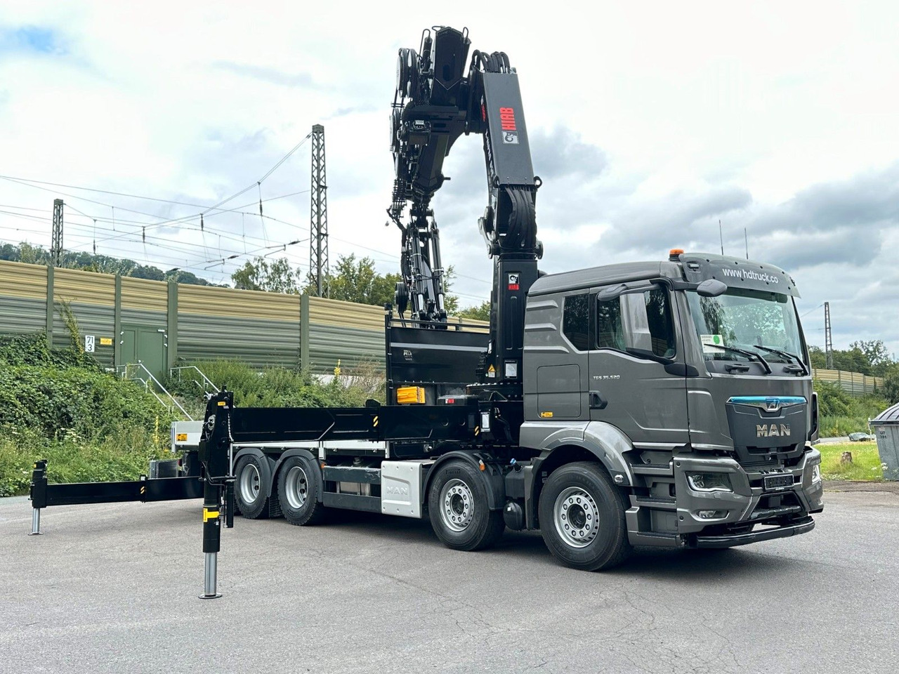 MAN TGS 35.520 8x4 BL HIAB X-HiPro858E-8 & Jib150x-6 - Camion grue: photos 2 MAN TGS 35.520 8x4 BL HIAB X-HiPro858E-8 & Jib150x-6 - Camion grue: photos 2