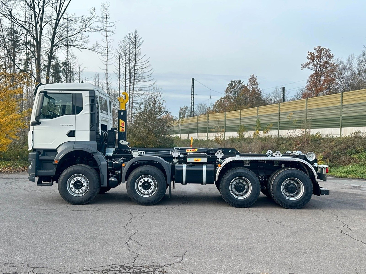 MAN TGS 35.520 8x4 Euro6e Hyva 26-55 Abrollkipper - Camion ampliroll: photos 3 MAN TGS 35.520 8x4 Euro6e Hyva 26-55 Abrollkipper - Camion ampliroll: photos 3