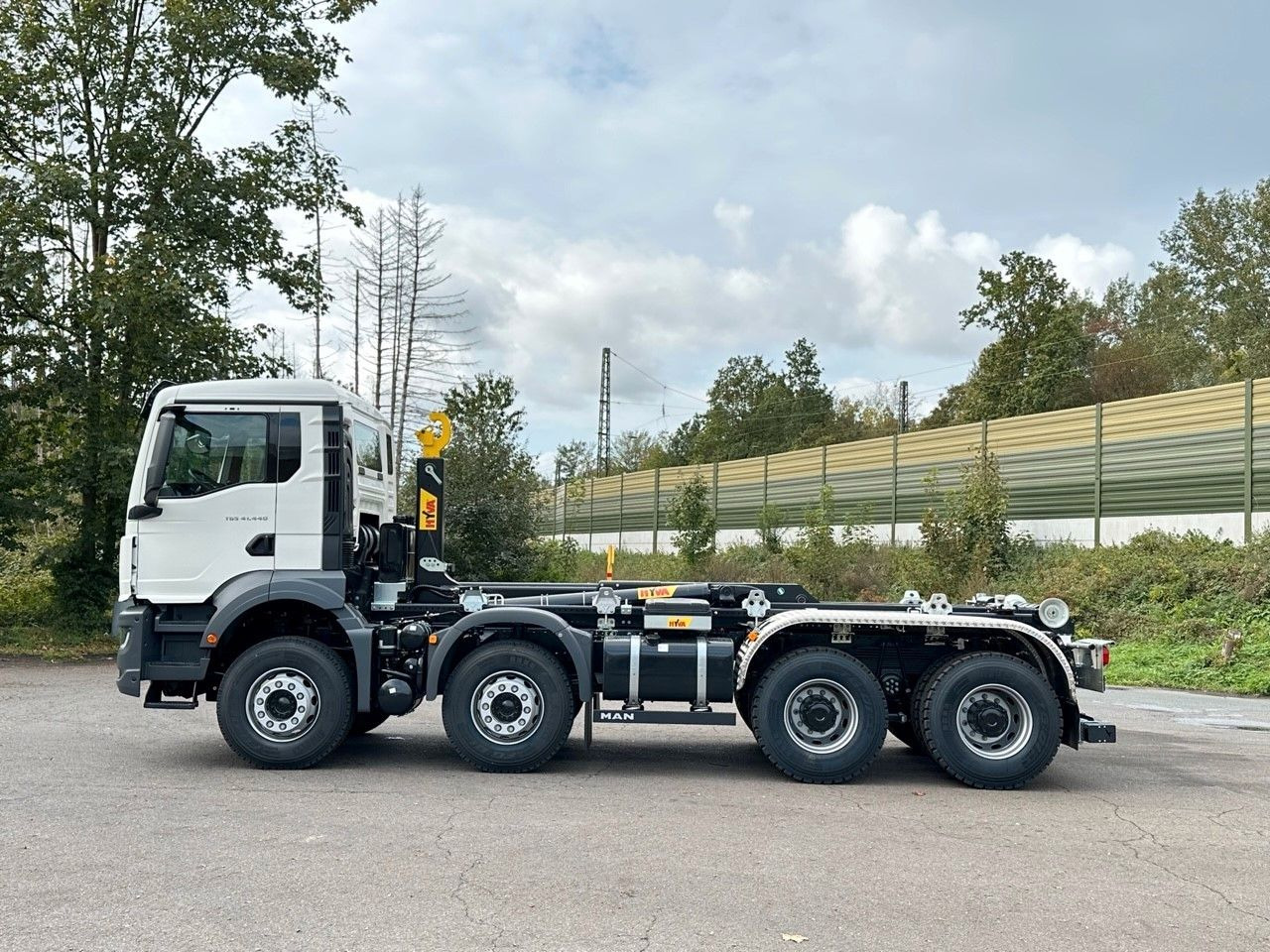MAN TGS 41.440 8x4 Euro6e Hyva 26-55 Abrollkipper - Camion ampliroll: photos 2 MAN TGS 41.440 8x4 Euro6e Hyva 26-55 Abrollkipper - Camion ampliroll: photos 2