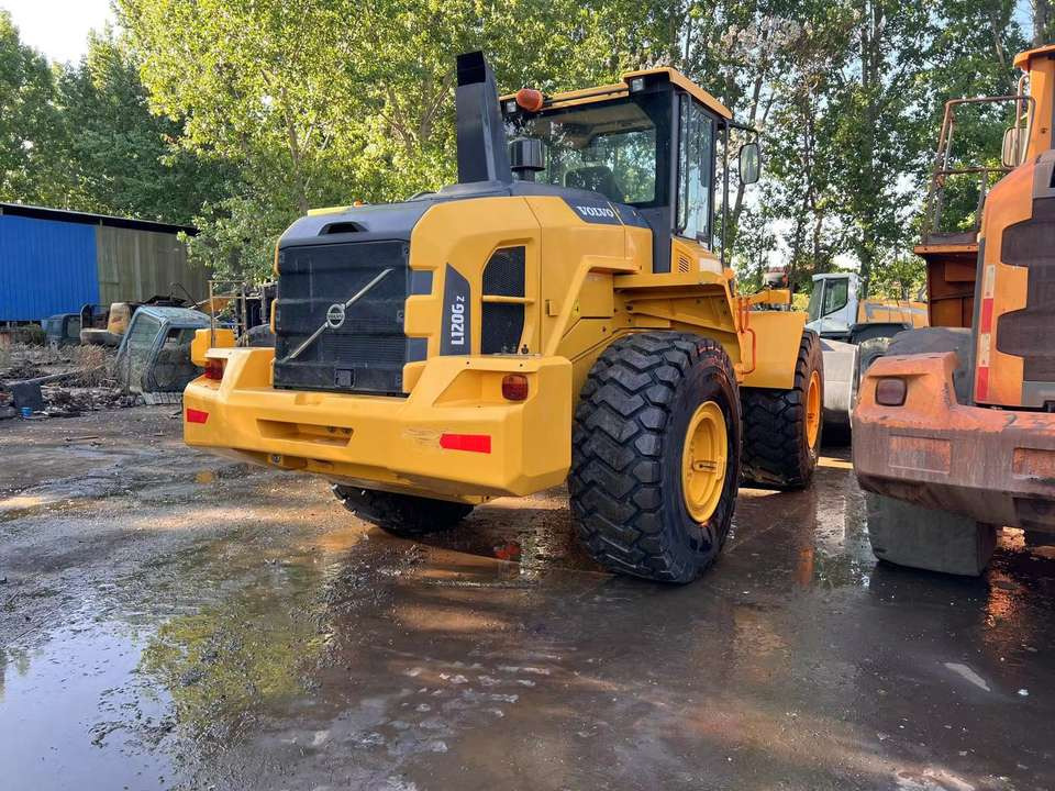 Good Condition Used L120Gz Wheel Loader VOLVO Used VOLVO L120G Loader Used Wheel Loader for Sale - Chargeuse sur pneus: photos 2 Good Condition Used L120Gz Wheel Loader VOLVO Used VOLVO L120G Loader Used Wheel Loader for Sale - Chargeuse sur pneus: photos 2