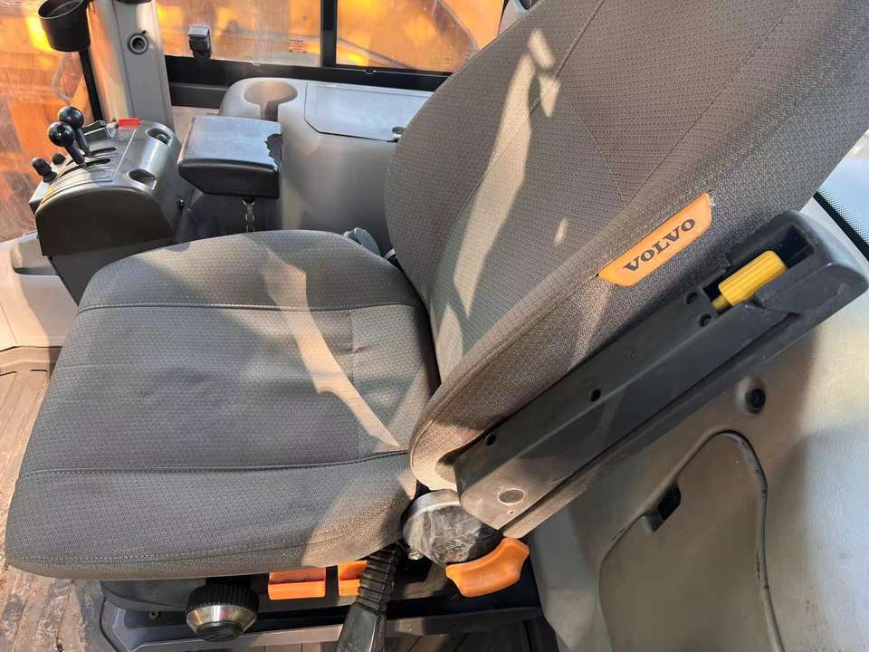 Good Condition Used L120Gz Wheel Loader VOLVO Used VOLVO L120G Loader Used Wheel Loader for Sale - Chargeuse sur pneus: photos 3 Good Condition Used L120Gz Wheel Loader VOLVO Used VOLVO L120G Loader Used Wheel Loader for Sale - Chargeuse sur pneus: photos 3