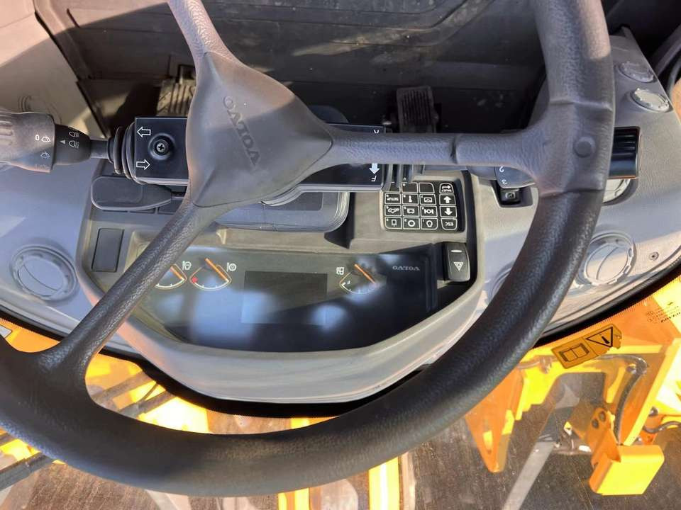 Hot Selling Used Original Sweden Hydraulic Volvo L120GZ Wheel Loader Second Hand Loader Volvo L220G in Good Condition for Sale - Chargeuse sur pneus: photos 4 Hot Selling Used Original Sweden Hydraulic Volvo L120GZ Wheel Loader Second Hand Loader Volvo L220G in Good Condition for Sale - Chargeuse sur pneus: photos 4