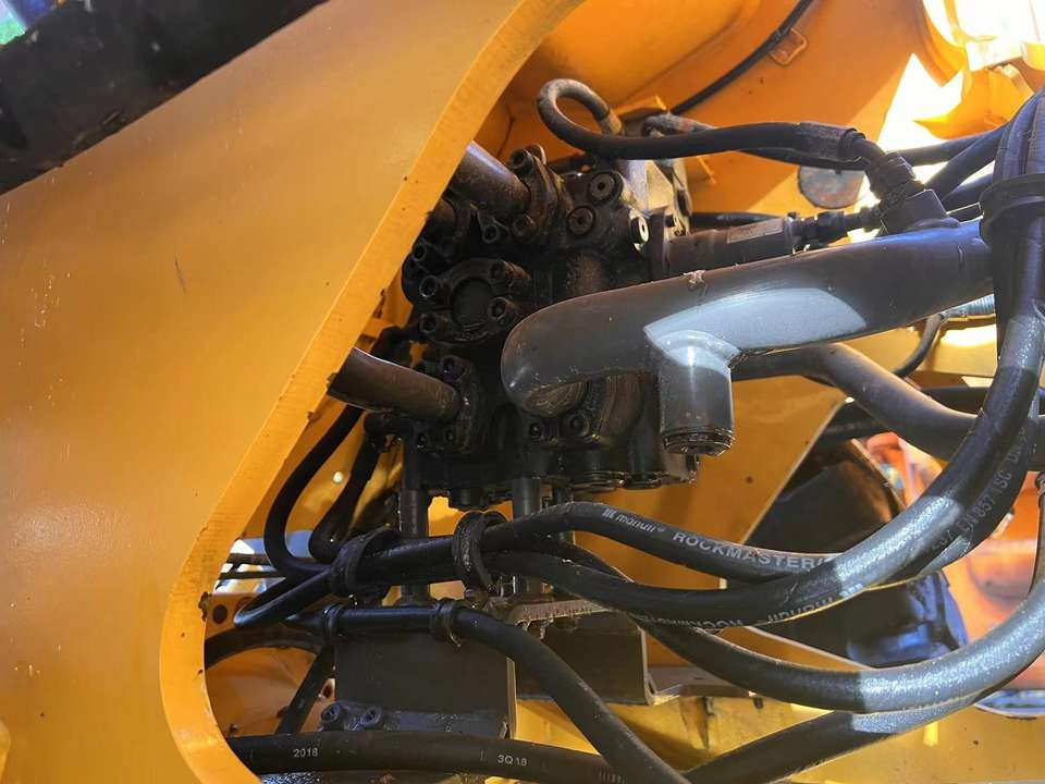 Hot Selling Used Original Sweden Hydraulic Volvo L120GZ Wheel Loader Second Hand Loader Volvo L220G in Good Condition for Sale - Chargeuse sur pneus: photos 5 Hot Selling Used Original Sweden Hydraulic Volvo L120GZ Wheel Loader Second Hand Loader Volvo L220G in Good Condition for Sale - Chargeuse sur pneus: photos 5