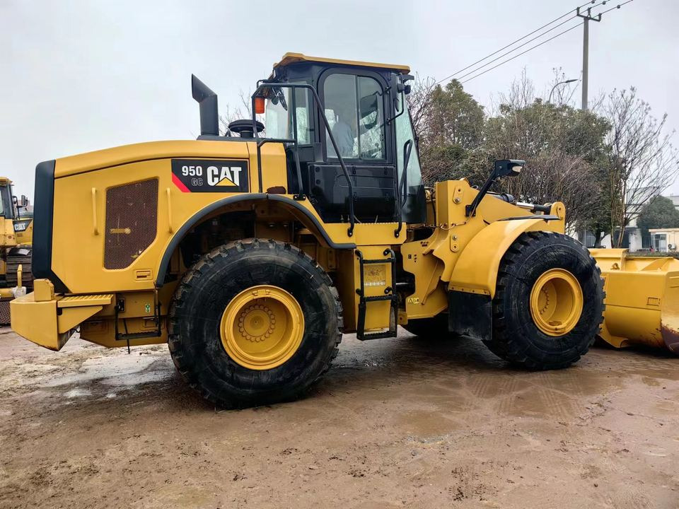 Low Price Sale! Used CAT 950GC Wheel Loader Original Front End Loader 950GC Loader in Shanghai China - Chargeuse sur pneus: photos 4 Low Price Sale! Used CAT 950GC Wheel Loader Original Front End Loader 950GC Loader in Shanghai China - Chargeuse sur pneus: photos 4