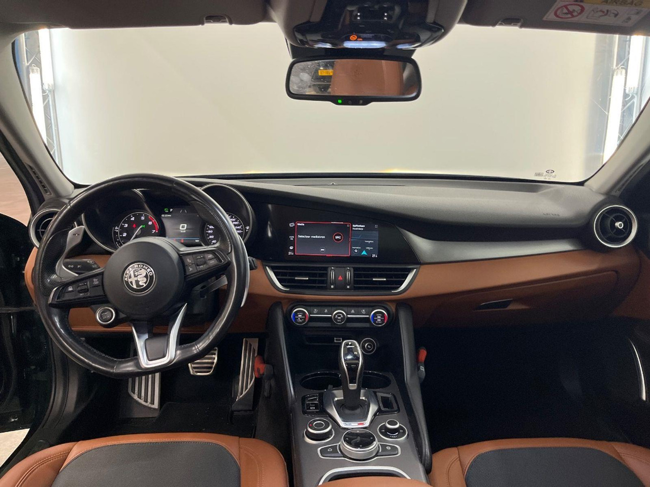 Alfa Romeo Giulia 2.0T Sprint | 2021 | 201.659 km | Automaat | L375XZ | NAP: Logisch - Berline: photos 5 Alfa Romeo Giulia 2.0T Sprint | 2021 | 201.659 km | Automaat | L375XZ | NAP: Logisch - Berline: photos 5