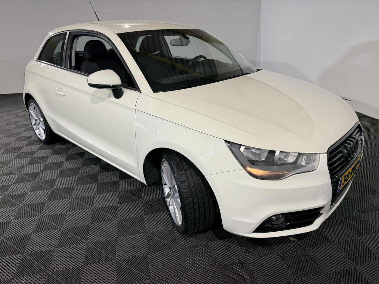Audi | A1 | 1.2 TFSI Ambition Pro Line | 2011 | 173.570 km | 38PBP4 | Logisch - Voiture à hayon: photos 3 Audi | A1 | 1.2 TFSI Ambition Pro Line | 2011 | 173.570 km | 38PBP4 | Logisch - Voiture à hayon: photos 3