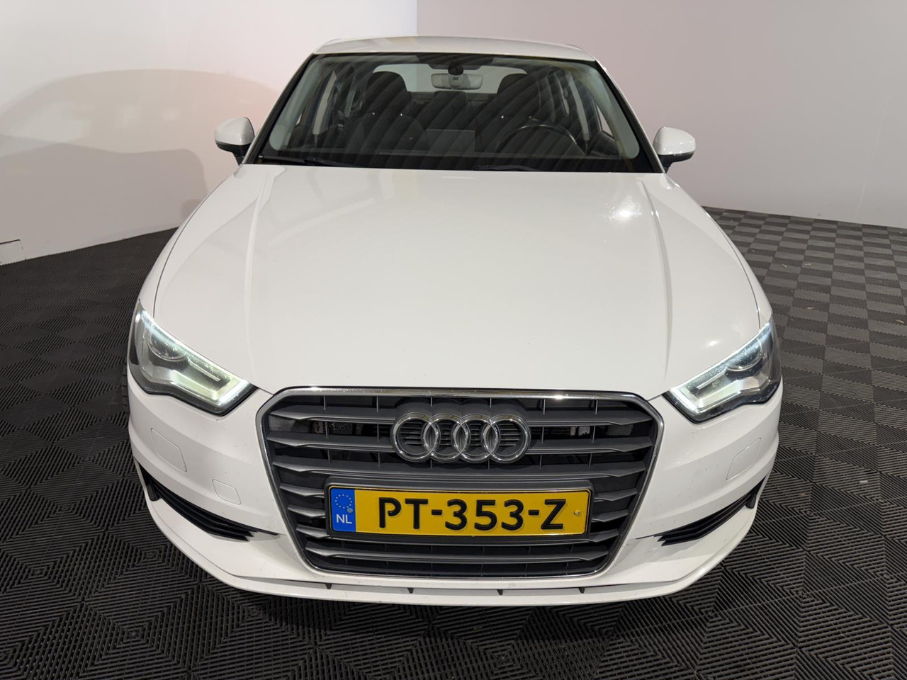 Audi | A3 Limousine | 1.4 TFSI Attraction Pro Line Plus Automaat | 2016 | 256.538 km | PT353Z | Geen oordeel - Berline: photos 2 Audi | A3 Limousine | 1.4 TFSI Attraction Pro Line Plus Automaat | 2016 | 256.538 km | PT353Z | Geen oordeel - Berline: photos 2