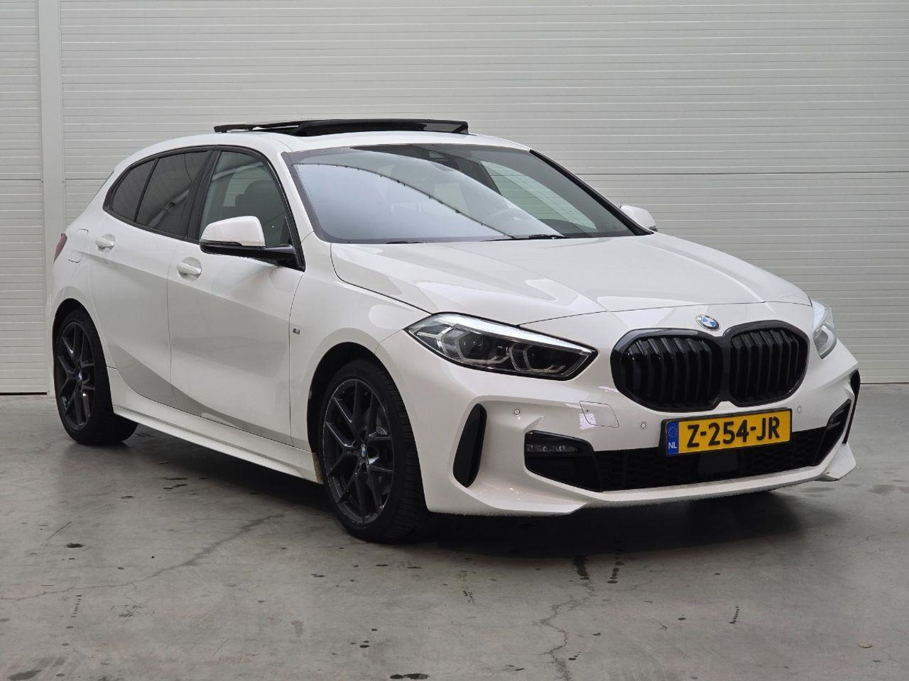 BMW 1 - serie 118i High Executive M-Sport | 2020 | 90.496 km | Automaat | Z254JR | NAP: Geen oordeel - Voiture à hayon: photos 2 BMW 1 - serie 118i High Executive M-Sport | 2020 | 90.496 km | Automaat | Z254JR | NAP: Geen oordeel - Voiture à hayon: photos 2