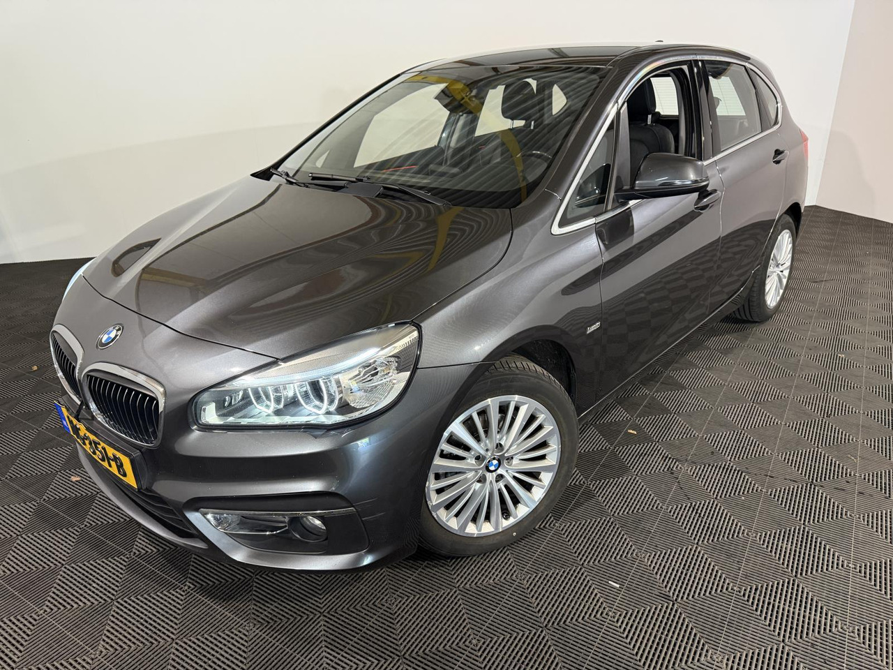 BMW | 2-serie Active Tourer | 218d Corporate Lease Luxury | 2015 | 223.959 km | HG351B | Logisch - Voiture: photos 1 BMW | 2-serie Active Tourer | 218d Corporate Lease Luxury | 2015 | 223.959 km | HG351B | Logisch - Voiture: photos 1