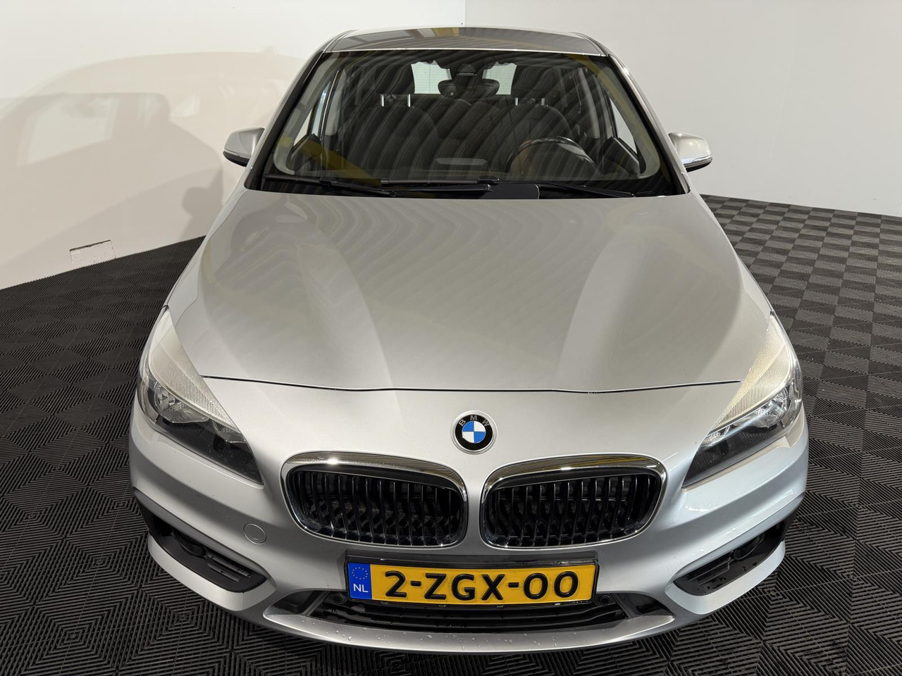 BMW 2-serie Active Tourer 218i Executive | 2015 | 198.295 km | 2-ZGX-00 - Voiture: photos 2 BMW 2-serie Active Tourer 218i Executive | 2015 | 198.295 km | 2-ZGX-00 - Voiture: photos 2