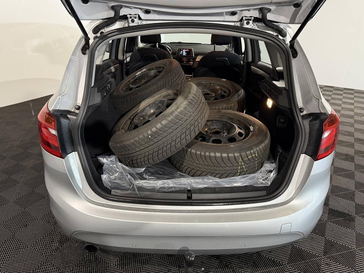 BMW 2-serie Active Tourer 218i Executive | 2015 | 198.295 km | 2-ZGX-00 - Voiture: photos 5 BMW 2-serie Active Tourer 218i Executive | 2015 | 198.295 km | 2-ZGX-00 - Voiture: photos 5