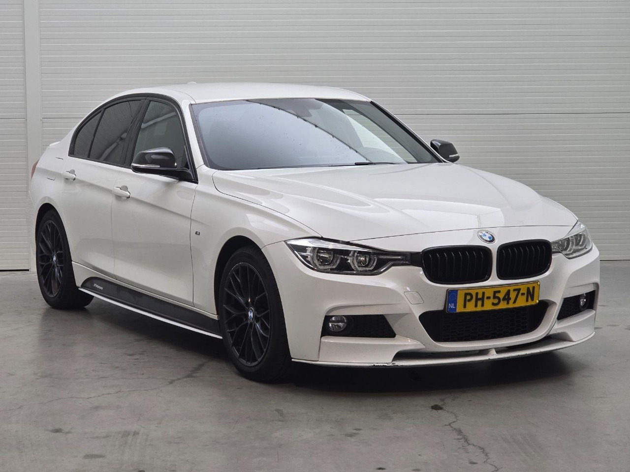 BMW 3-serie 318i High Executive | 2017 | 132.699 km | PH547N | NAP: Logisch - Berline: photos 2 BMW 3-serie 318i High Executive | 2017 | 132.699 km | PH547N | NAP: Logisch - Berline: photos 2