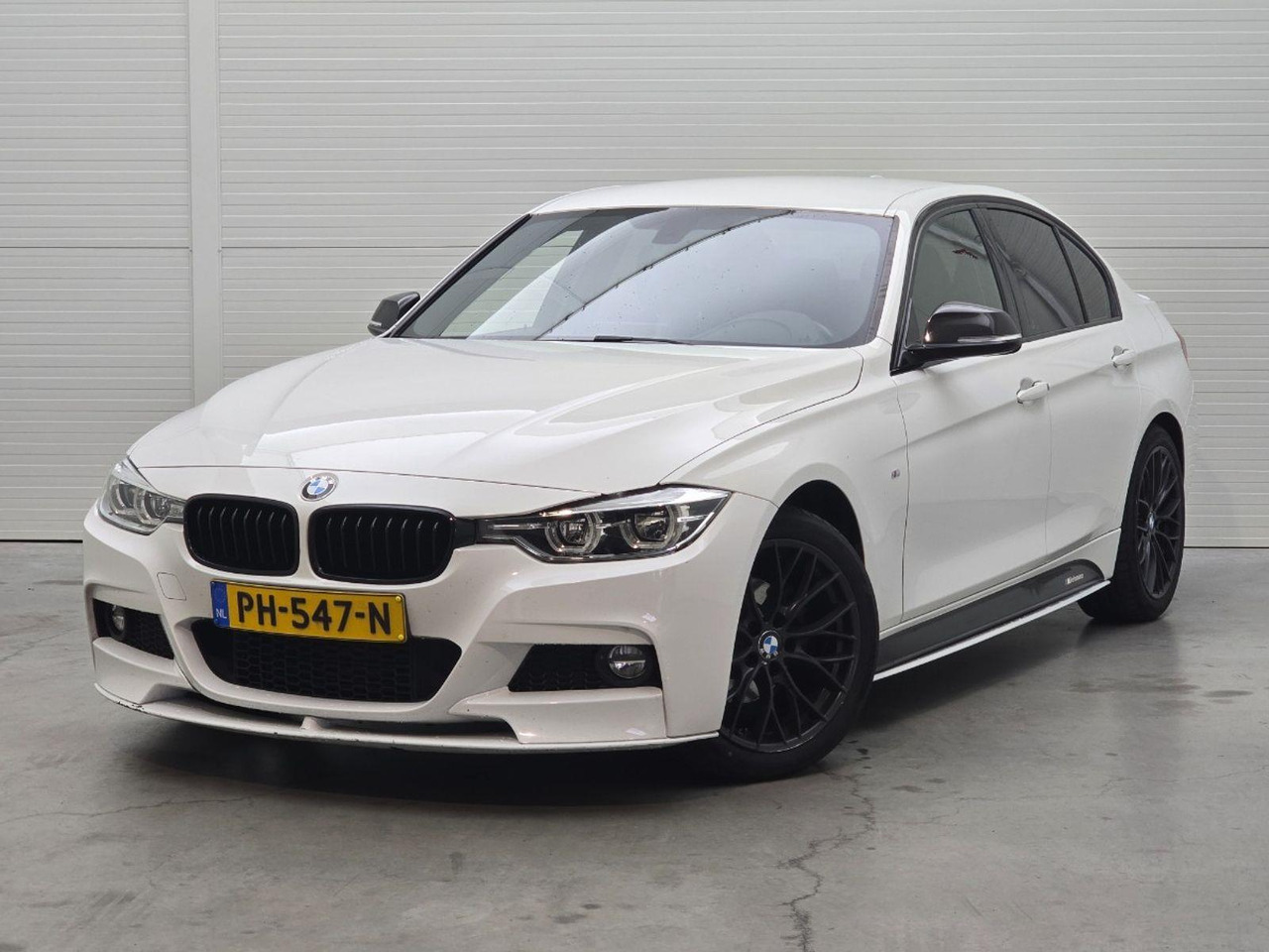 BMW 3-serie 318i High Executive | 2017 | 132.699 km | PH547N | NAP: Logisch - Berline: photos 1 BMW 3-serie 318i High Executive | 2017 | 132.699 km | PH547N | NAP: Logisch - Berline: photos 1