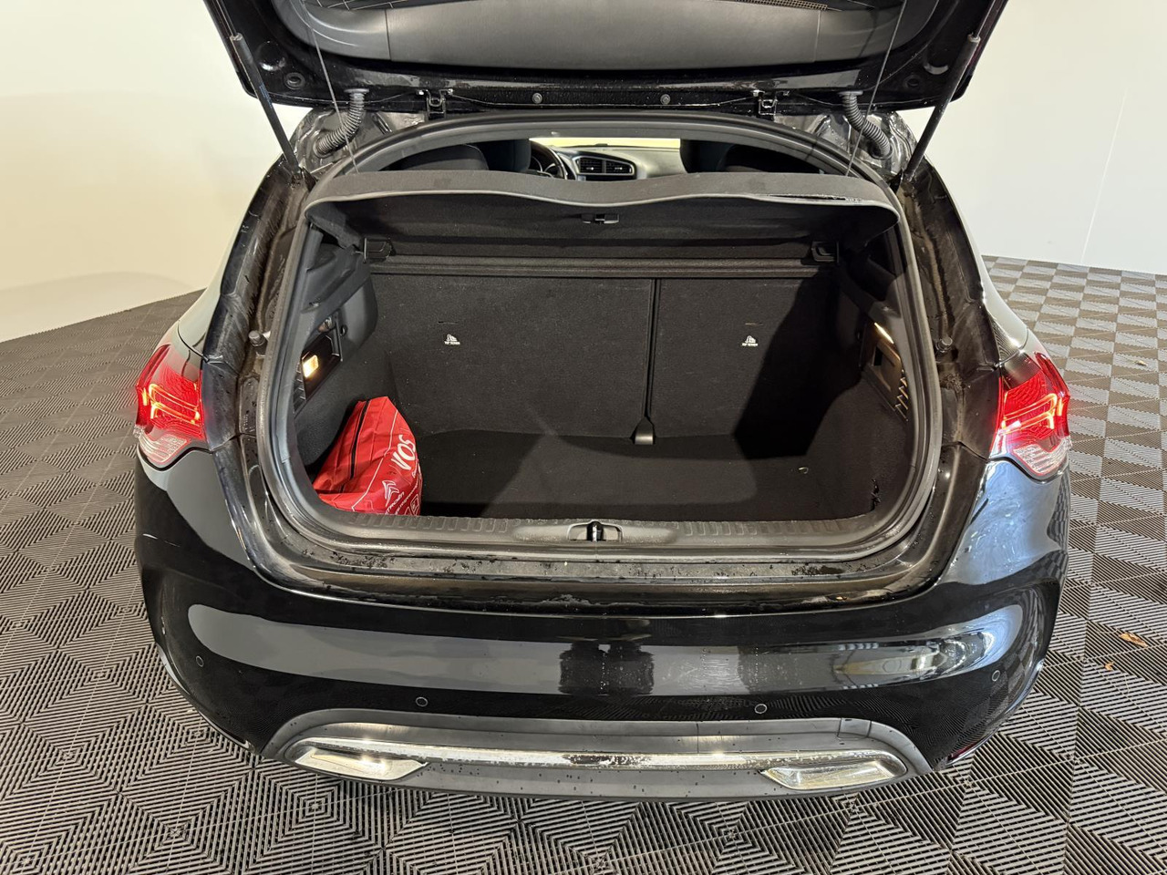 DS 4 1.2 PureTech Business | 2016 | 154.325 km | JN-710-B - Voiture à hayon: photos 2 DS 4 1.2 PureTech Business | 2016 | 154.325 km | JN-710-B - Voiture à hayon: photos 2