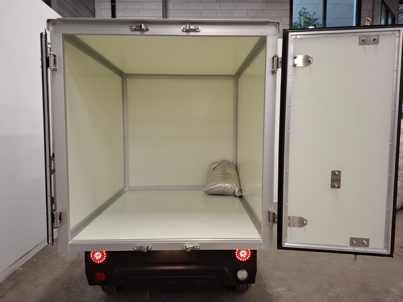 Elvtong Selvo S2. DCH + Big Closed Cargo Box 1011804 - Utilitaire électrique compact: photos 4 Elvtong Selvo S2. DCH + Big Closed Cargo Box 1011804 - Utilitaire électrique compact: photos 4