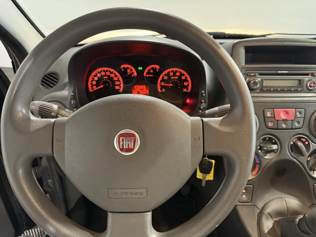 Fiat | Panda | 1.2 Edizione Cool | 2011 | 175.965 km | 15PTN5 | Logisch - Voiture à hayon: photos 3 Fiat | Panda | 1.2 Edizione Cool | 2011 | 175.965 km | 15PTN5 | Logisch - Voiture à hayon: photos 3