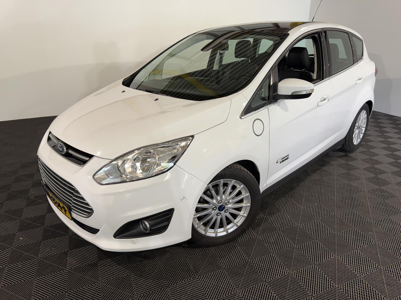 Ford C-Max 2.0 Plug-in Hybrid Titanium Plus | HL-834-P - Voiture: photos 1 Ford C-Max 2.0 Plug-in Hybrid Titanium Plus | HL-834-P - Voiture: photos 1