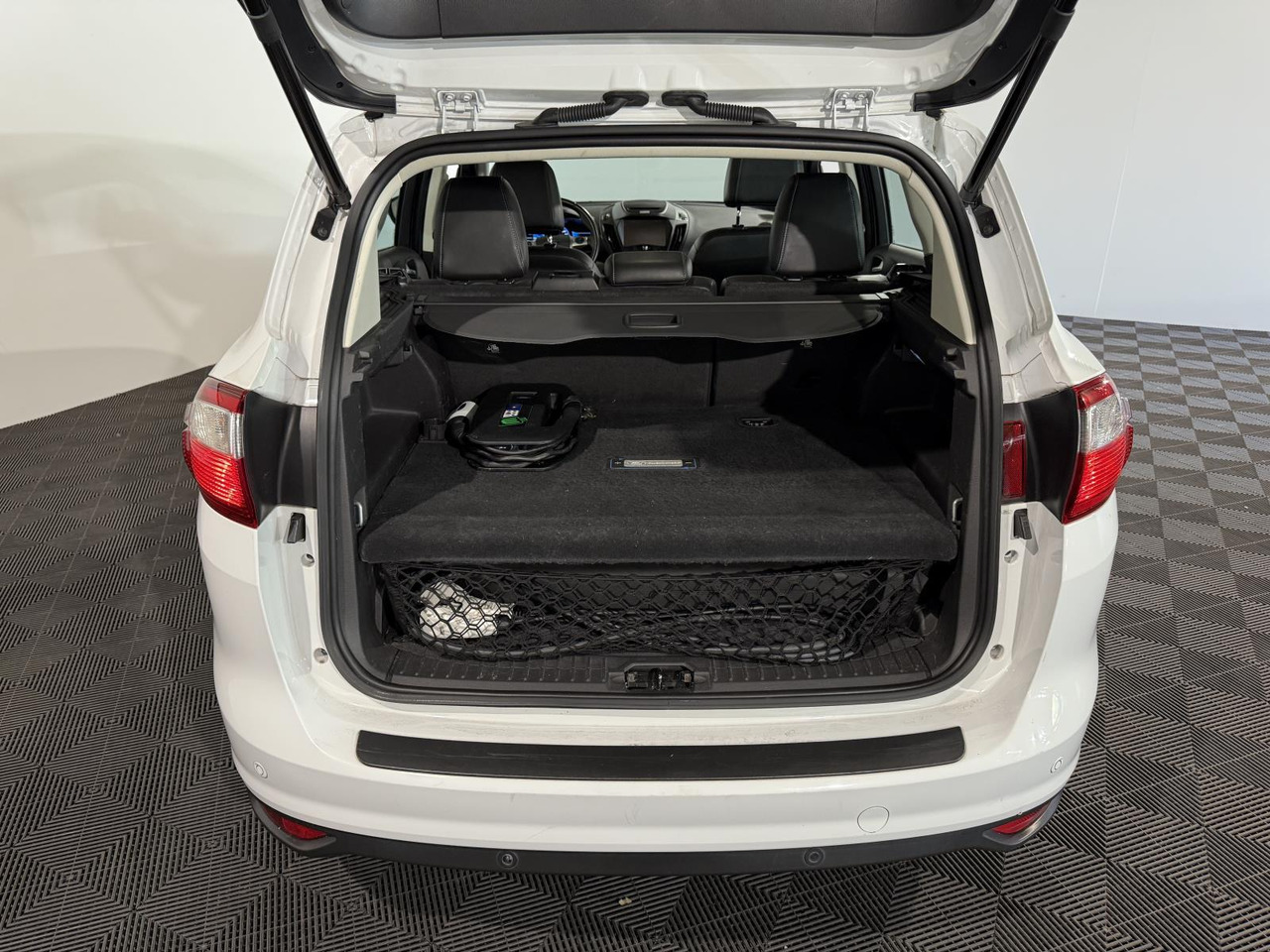 Ford C-Max 2.0 Plug-in Hybrid Titanium Plus | HL-834-P - Voiture: photos 4 Ford C-Max 2.0 Plug-in Hybrid Titanium Plus | HL-834-P - Voiture: photos 4
