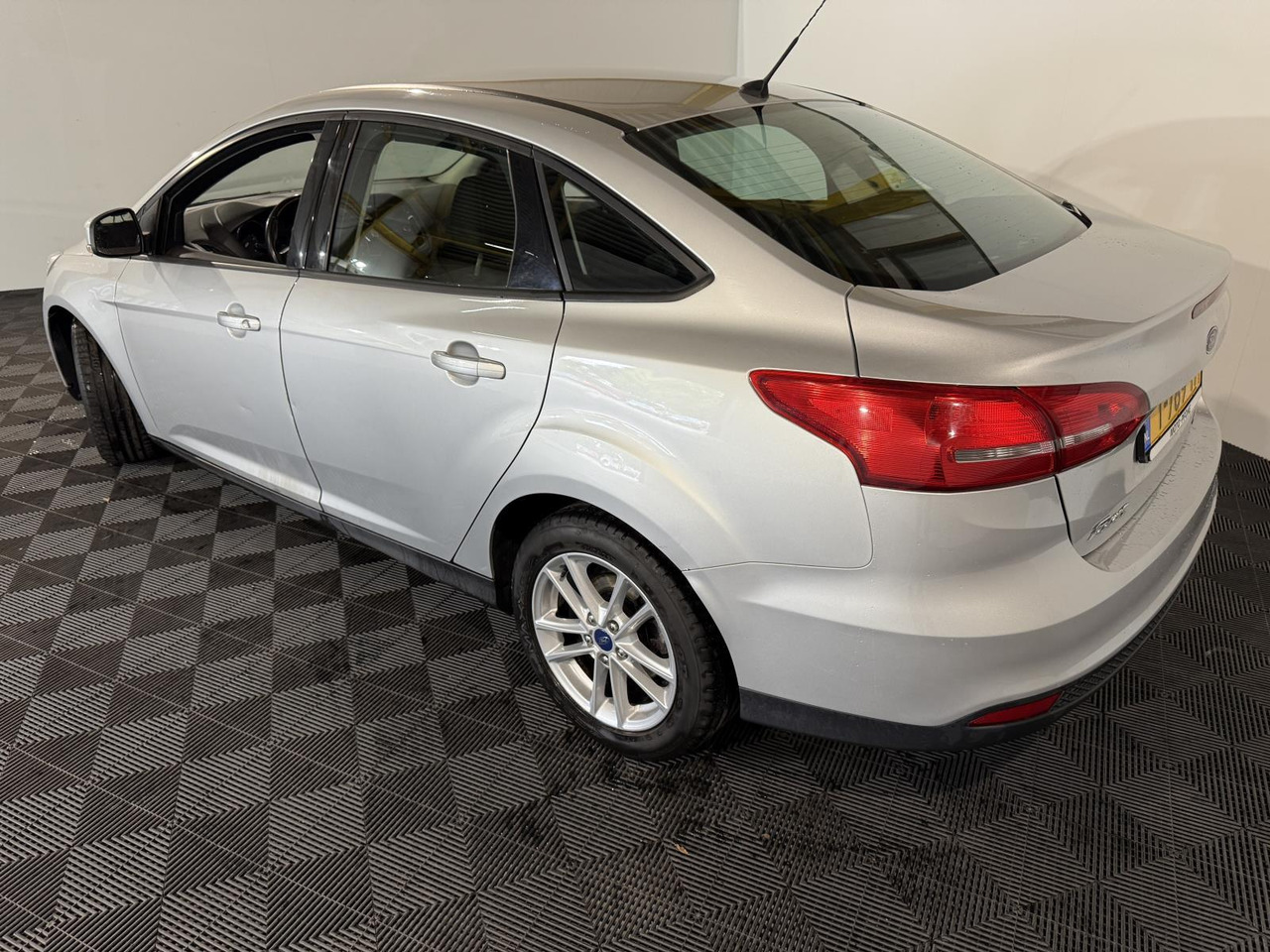 Ford Focus 1.0 Trend Edition 2015 206.005 km T-789-TF - Berline: photos 3 Ford Focus 1.0 Trend Edition 2015 206.005 km T-789-TF - Berline: photos 3
