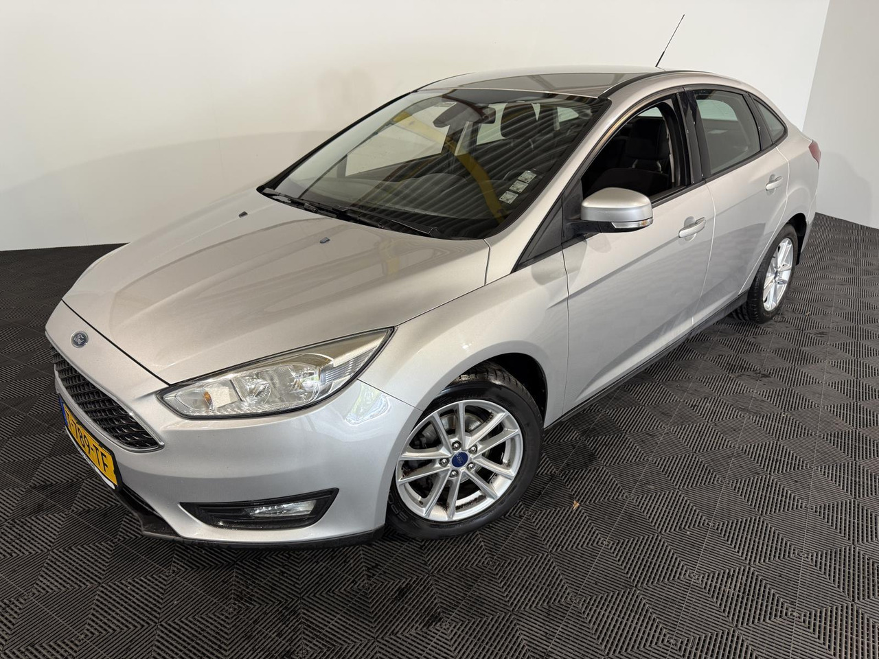Ford Focus 1.0 Trend Edition 2015 206.005 km T-789-TF - Berline: photos 1 Ford Focus 1.0 Trend Edition 2015 206.005 km T-789-TF - Berline: photos 1