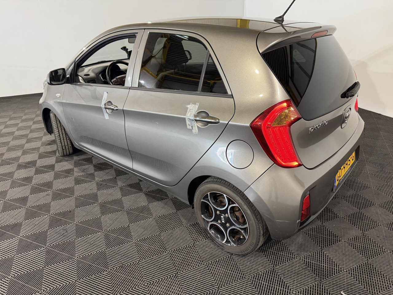 Kia Picanto 1.2 CVVT First Edition | 2015 | 187.806 km | GD-995-G - Voiture à hayon: photos 4 Kia Picanto 1.2 CVVT First Edition | 2015 | 187.806 km | GD-995-G - Voiture à hayon: photos 4