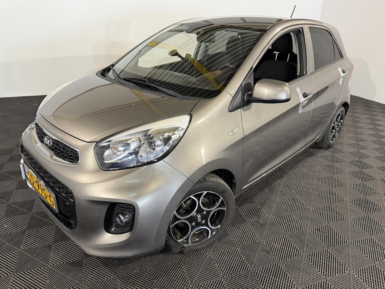 Kia Picanto 1.2 CVVT First Edition | 2015 | 187.806 km | GD-995-G - Voiture à hayon: photos 1 Kia Picanto 1.2 CVVT First Edition | 2015 | 187.806 km | GD-995-G - Voiture à hayon: photos 1