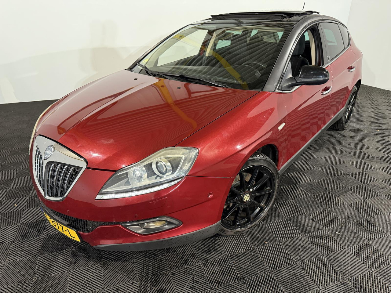 Lancia | Delta | 1.9-16V Twin-Turbo Executive | 2009 | 210.687 km | PK877L | Geen oordeel - Voiture à hayon: photos 1 Lancia | Delta | 1.9-16V Twin-Turbo Executive | 2009 | 210.687 km | PK877L | Geen oordeel - Voiture à hayon: photos 1