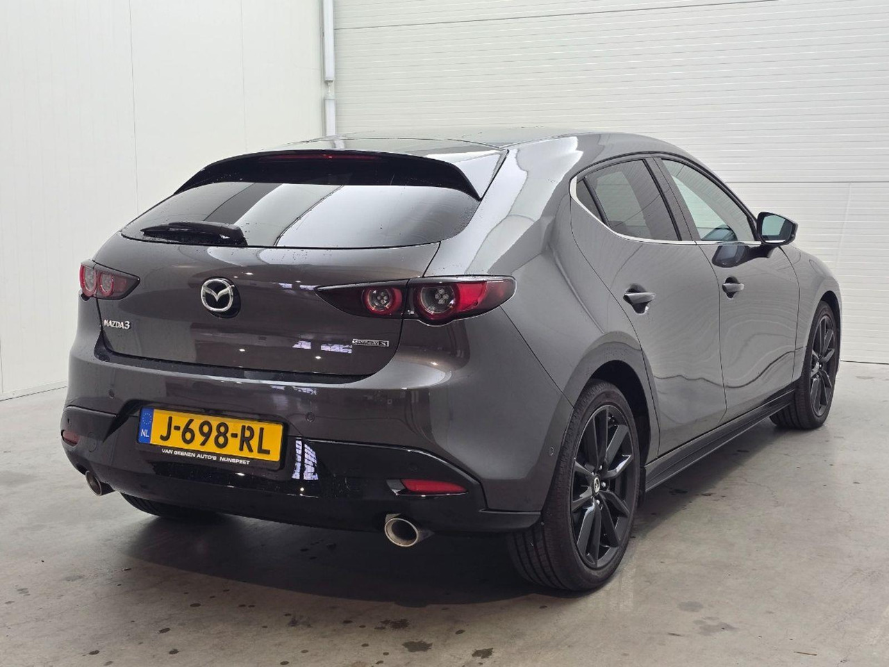 Mazda 3 2.0 e - SkyActiv - X M Hybrid 180 Luxury | 2020 | 61.020 km | Automaat | J698RL | NAP: Logisch - Voiture à hayon: photos 4 Mazda 3 2.0 e - SkyActiv - X M Hybrid 180 Luxury | 2020 | 61.020 km | Automaat | J698RL | NAP: Logisch - Voiture à hayon: photos 4