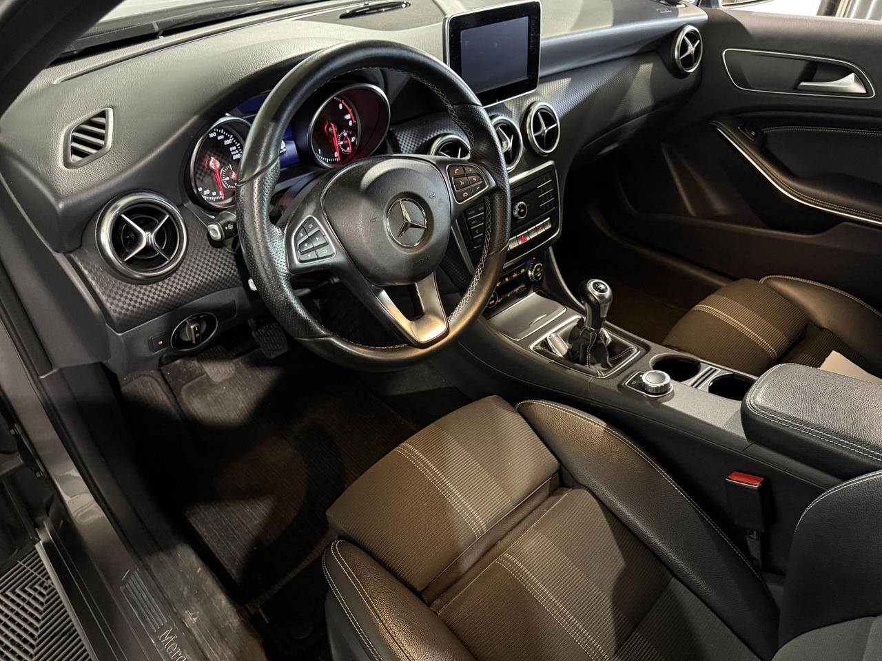 Mercedes-Benz A-klasse 200d Sport Edition | 2018 | 168.268 km | K-690-BJ - Voiture à hayon: photos 3 Mercedes-Benz A-klasse 200d Sport Edition | 2018 | 168.268 km | K-690-BJ - Voiture à hayon: photos 3