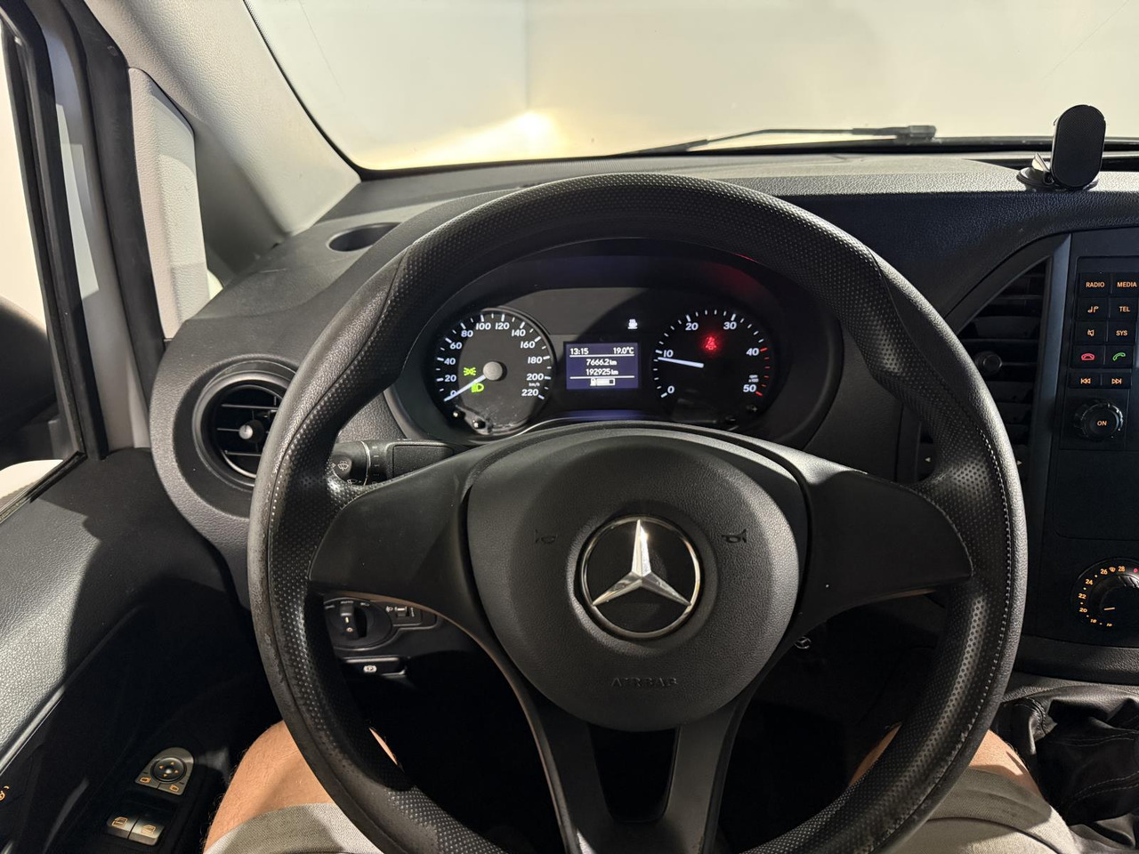 Mercedes-Benz Vito 109 CDI Lang Business Professional | 2017 | 192.928 km | V-100-JN - Fourgon utilitaire: photos 3 Mercedes-Benz Vito 109 CDI Lang Business Professional | 2017 | 192.928 km | V-100-JN - Fourgon utilitaire: photos 3