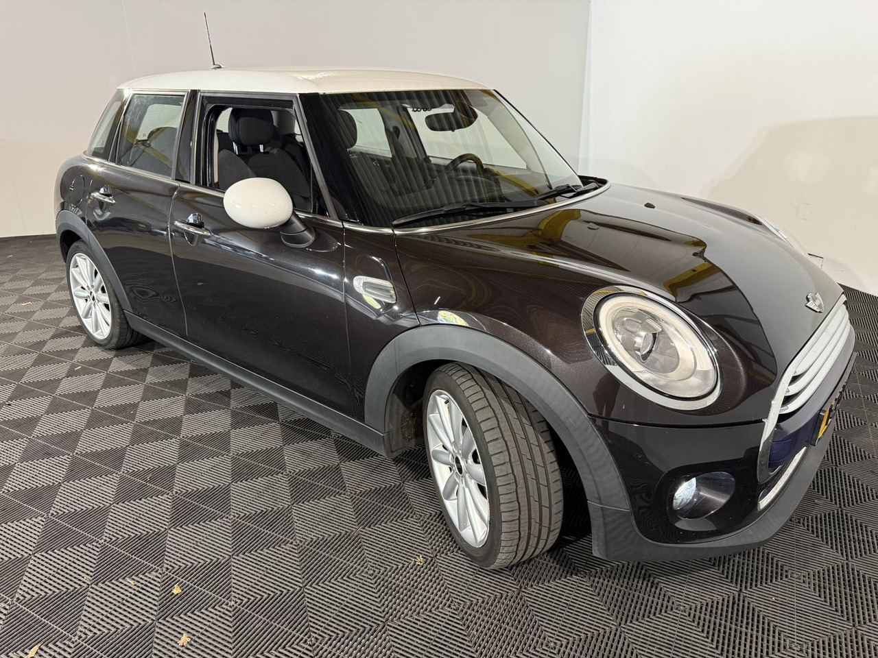 Mini | Mini | 1.5 Cooper Chili Business | 2015 | 201.355 km | 1ZPK60 | Logisch - Voiture à hayon: photos 3 Mini | Mini | 1.5 Cooper Chili Business | 2015 | 201.355 km | 1ZPK60 | Logisch - Voiture à hayon: photos 3