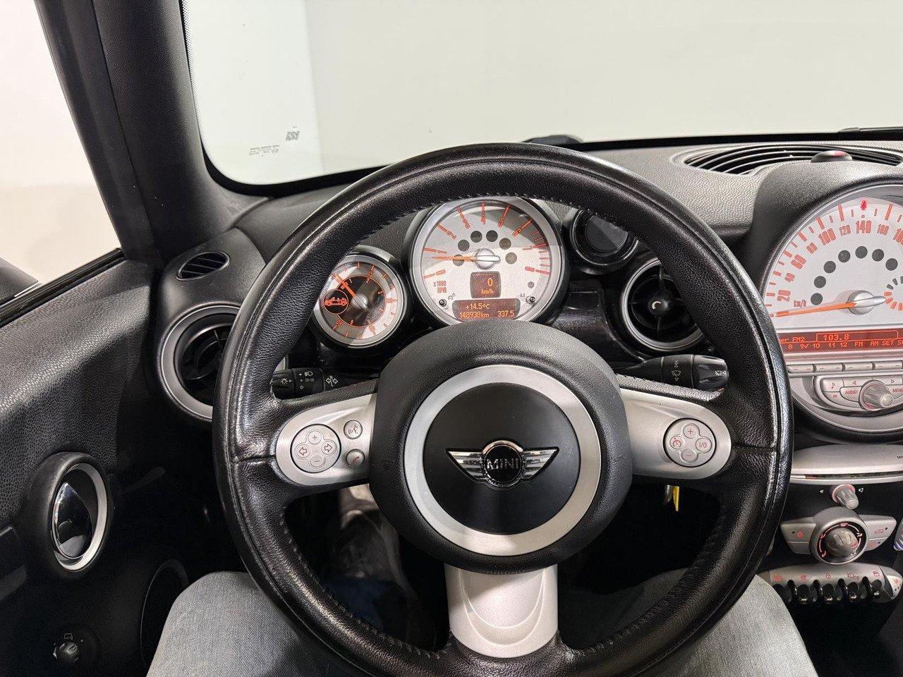Mini | Mini Cabrio | 1.6 Cooper Chili | 2010 | 148.938 km | 92LHF2 | Logisch - Voiture: photos 5 Mini | Mini Cabrio | 1.6 Cooper Chili | 2010 | 148.938 km | 92LHF2 | Logisch - Voiture: photos 5