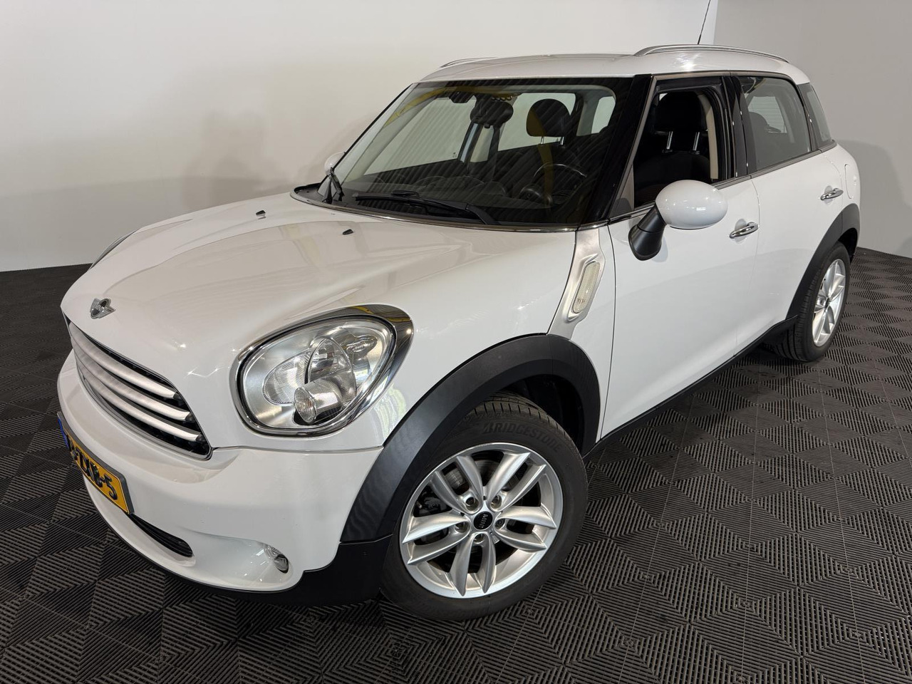 Mini | Mini Countryman | 1.6 Cooper Business Line | 2013 | 112.368 km | 73ZXB5 | Logisch - SUV: photos 1 Mini | Mini Countryman | 1.6 Cooper Business Line | 2013 | 112.368 km | 73ZXB5 | Logisch - SUV: photos 1