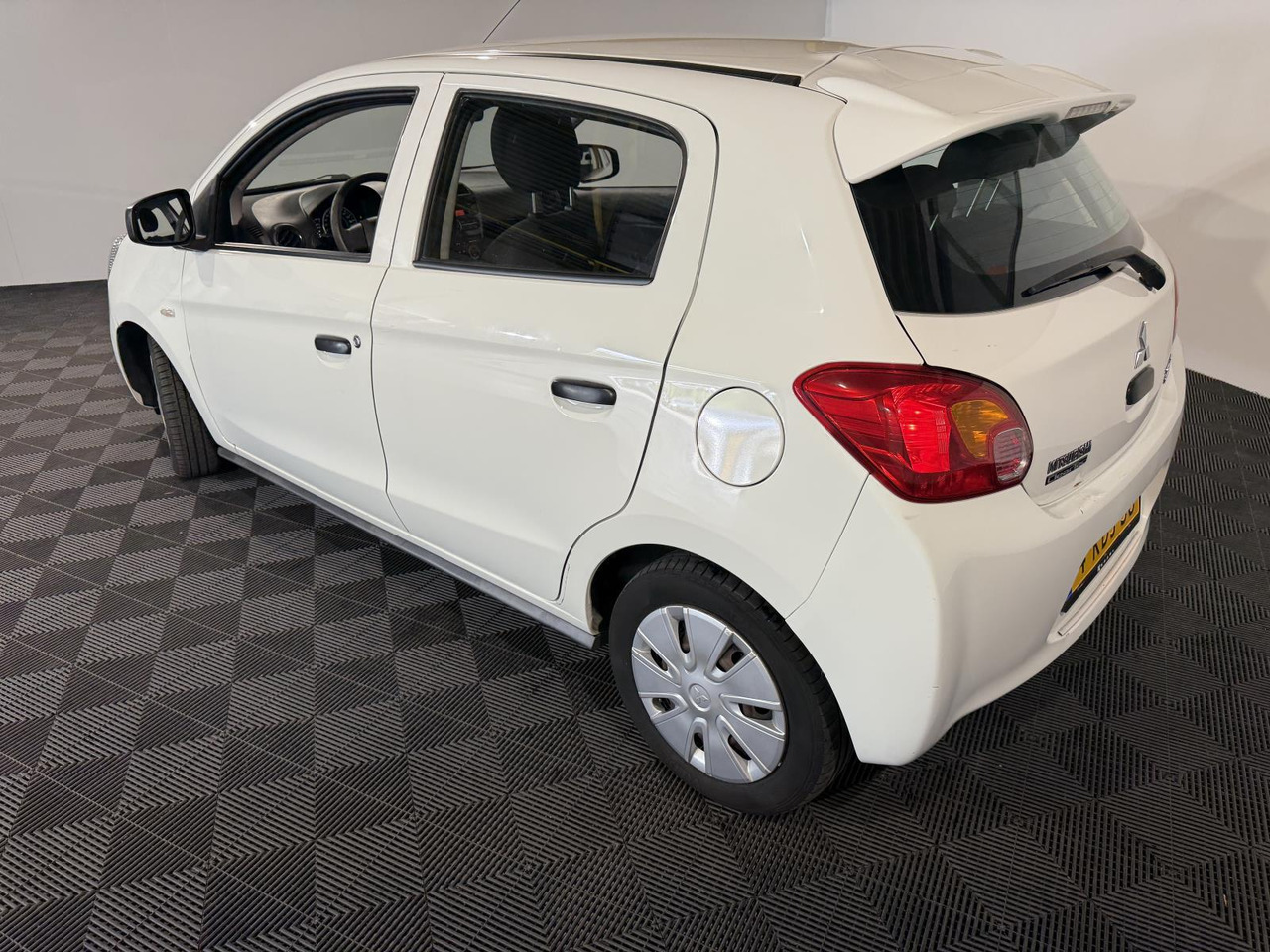 Mitsubishi | Space Star | 1.0 Inform | 2013 | 169.821 km | 4KDJ36 | Logisch - Voiture à hayon: photos 3 Mitsubishi | Space Star | 1.0 Inform | 2013 | 169.821 km | 4KDJ36 | Logisch - Voiture à hayon: photos 3