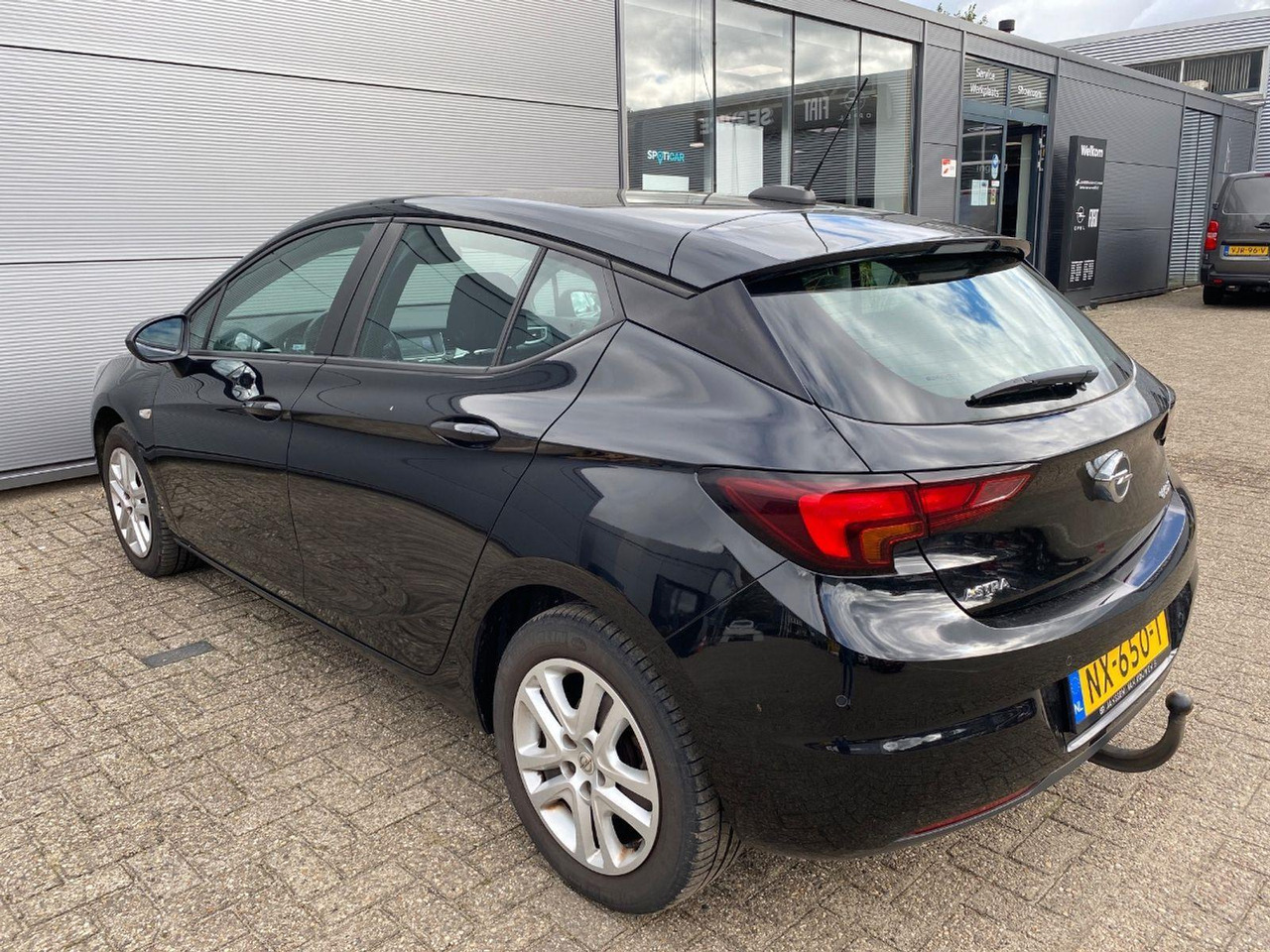 Opel Astra 1.0 Online Edition | 2017 | 112.576 km | NX650T | NAP: Logisch - Voiture à hayon: photos 3 Opel Astra 1.0 Online Edition | 2017 | 112.576 km | NX650T | NAP: Logisch - Voiture à hayon: photos 3