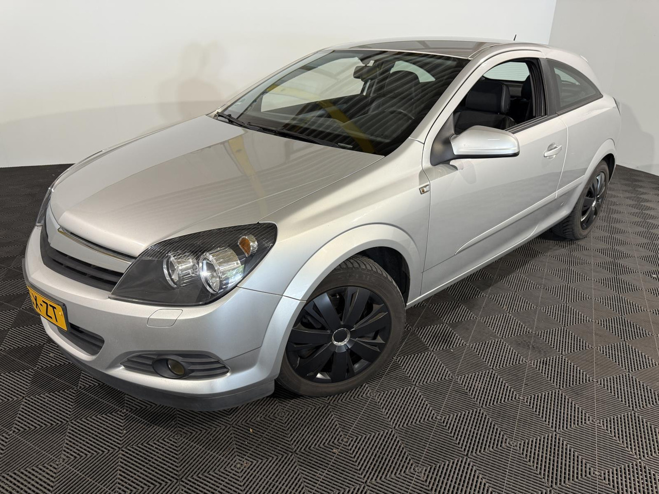 Opel Astra GTC 1.6 Edition | 2006 | 270.729 km | 44-SX-ZT - Voiture à hayon: photos 1 Opel Astra GTC 1.6 Edition | 2006 | 270.729 km | 44-SX-ZT - Voiture à hayon: photos 1