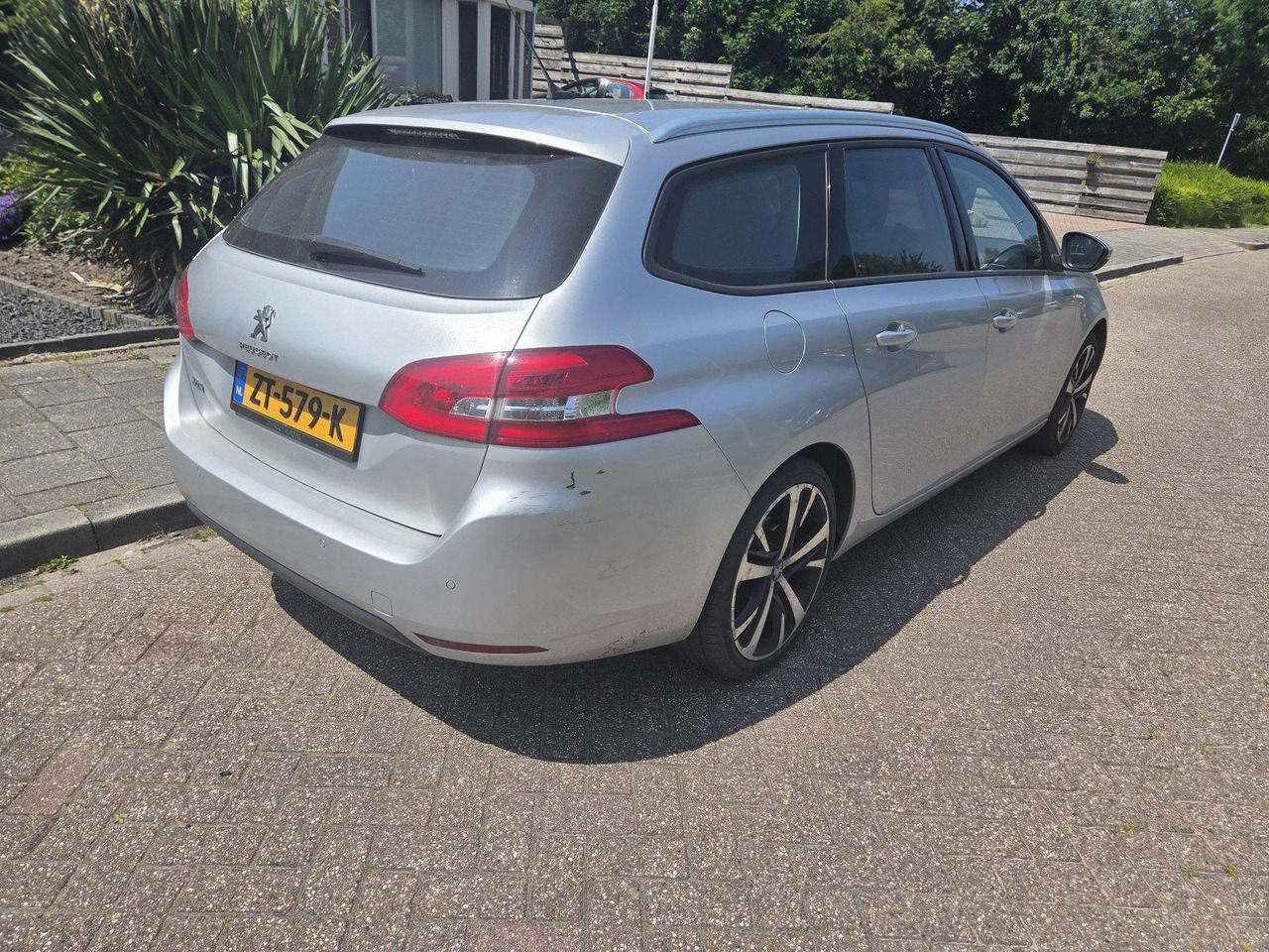 Peugeot 308 1.2 PureTech Allure ZT-579-K 236.408 - Voiture: photos 5 Peugeot 308 1.2 PureTech Allure ZT-579-K 236.408 - Voiture: photos 5