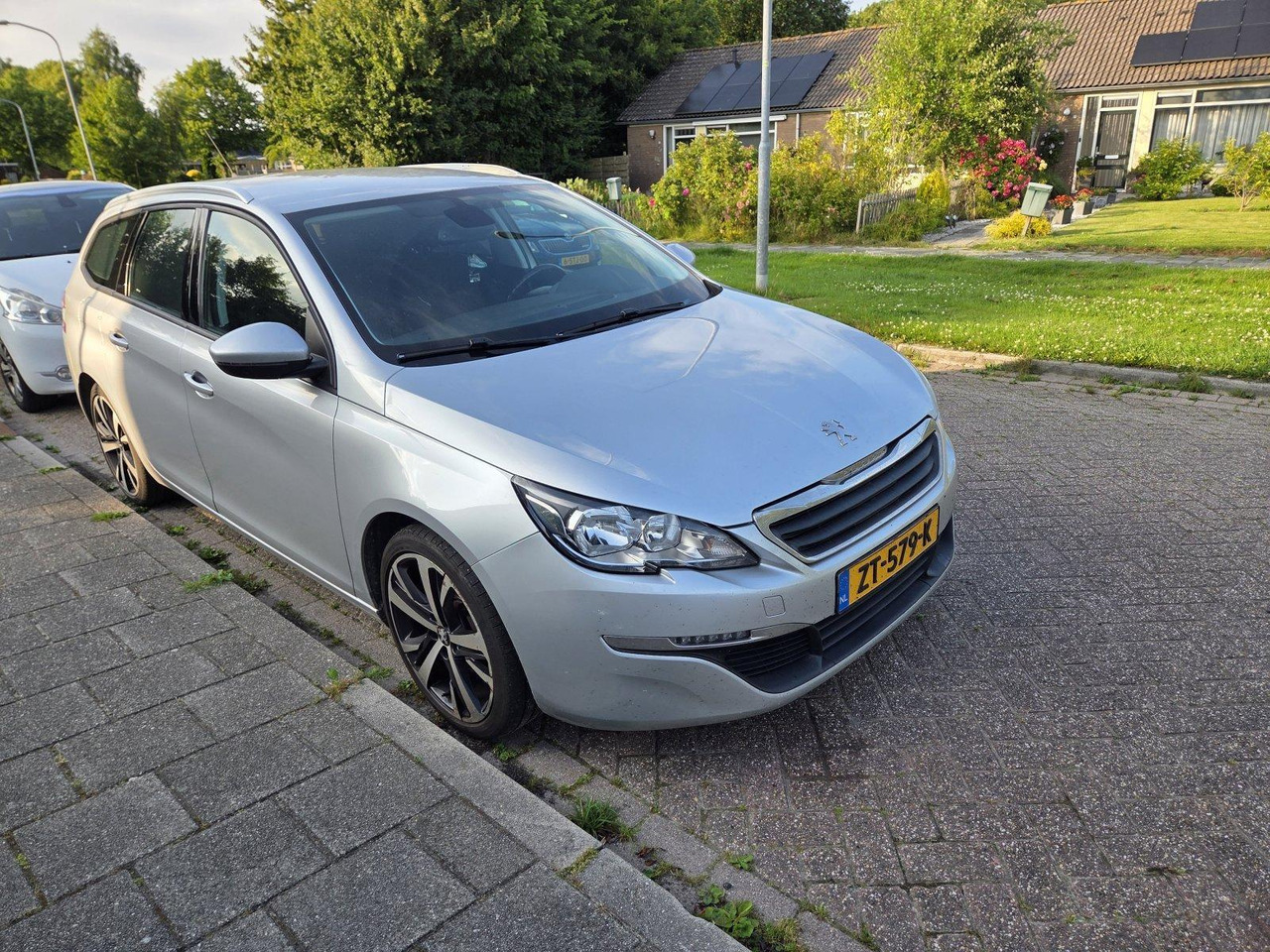 Peugeot 308 1.2 PureTech Allure ZT-579-K 236.408 - Voiture: photos 3 Peugeot 308 1.2 PureTech Allure ZT-579-K 236.408 - Voiture: photos 3