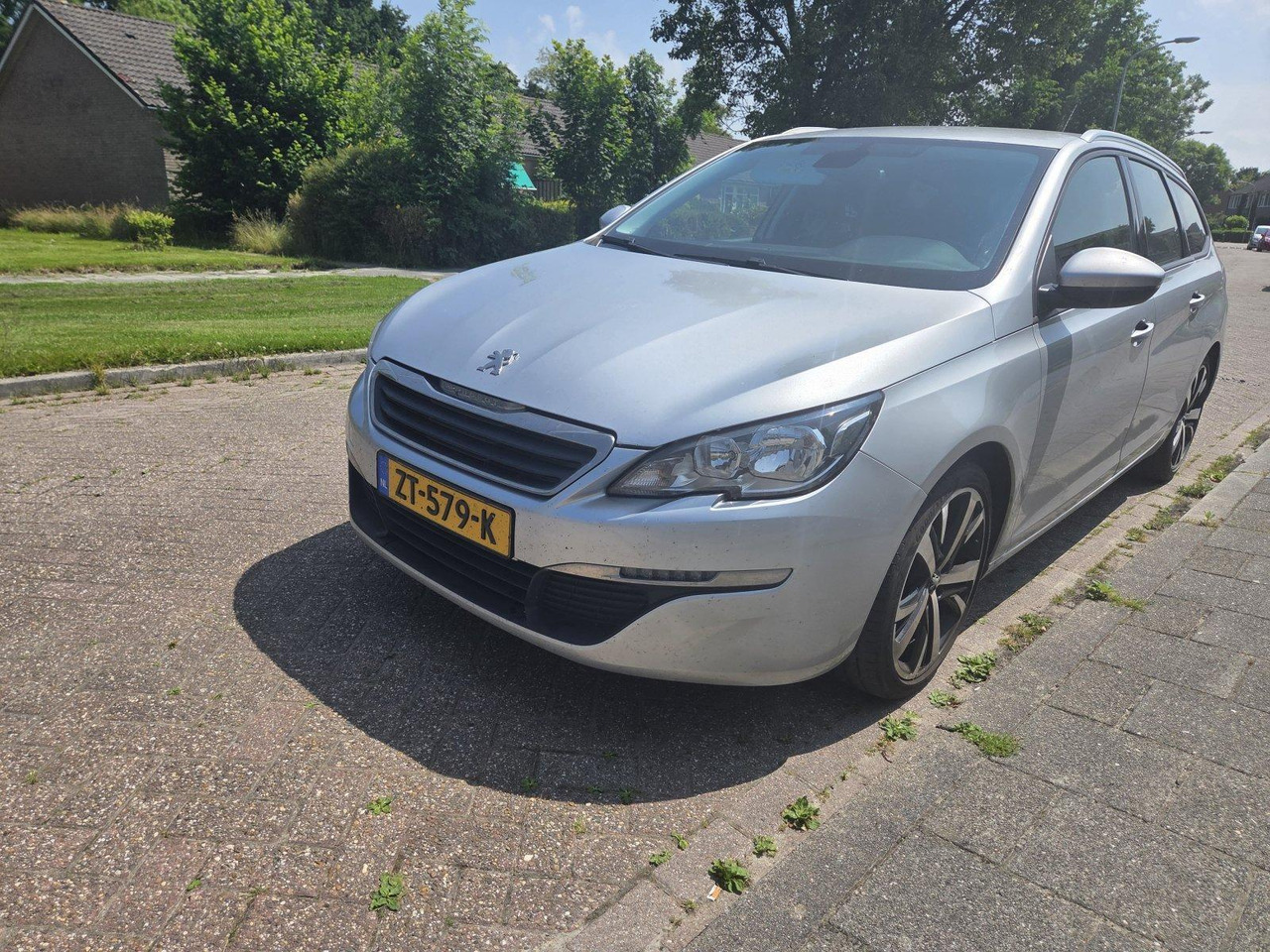 Peugeot 308 1.2 PureTech Allure ZT-579-K 236.408 - Voiture: photos 1 Peugeot 308 1.2 PureTech Allure ZT-579-K 236.408 - Voiture: photos 1