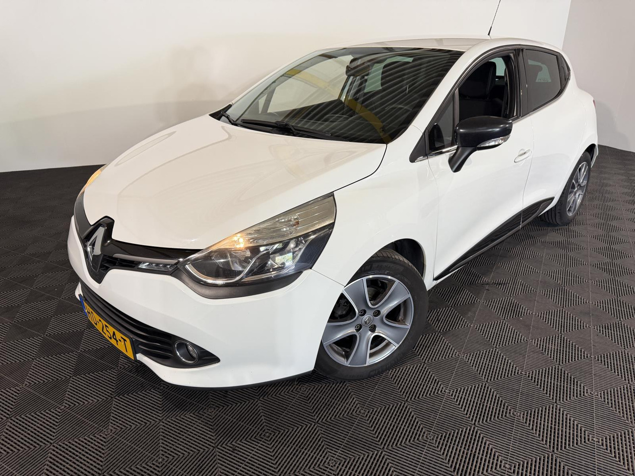 Renault Clio 0.9 TCe ECO Night&Day | 2015 | 170.065 km | HD-254 T - Voiture à hayon: photos 1 Renault Clio 0.9 TCe ECO Night&Day | 2015 | 170.065 km | HD-254 T - Voiture à hayon: photos 1